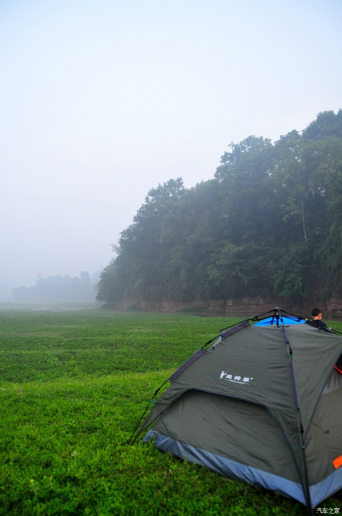 四川cs75车友会长滩湖烧烤露营外带摘草莓