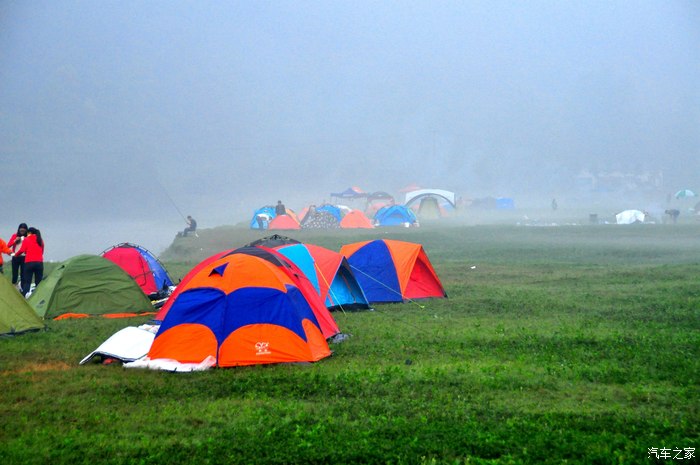 四川cs75车友会长滩湖烧烤露营外带摘草莓