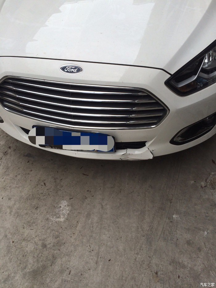 福睿斯的前保险杠这样了能修吗大概需要多少钱