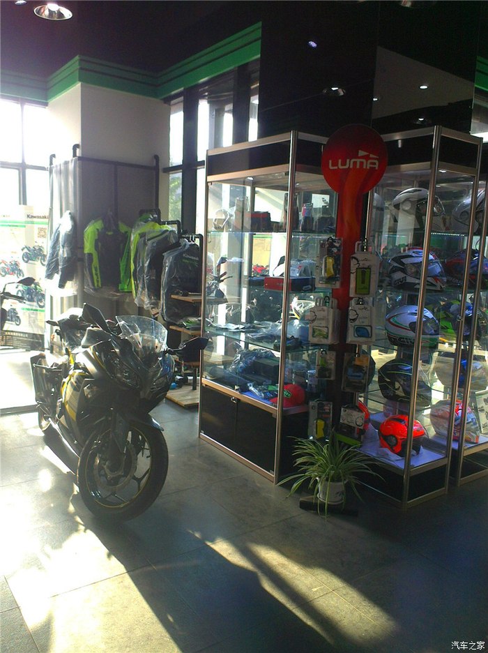 【图】第一次去郑州川崎店,来个参观作业,车真的很酷_川崎摩托车论坛