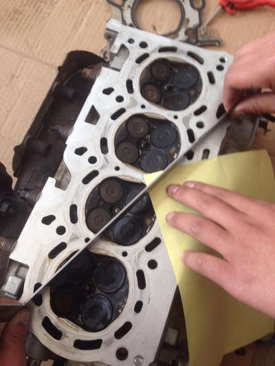 不到两年的车缸盖缸体严重变形厂家拒保