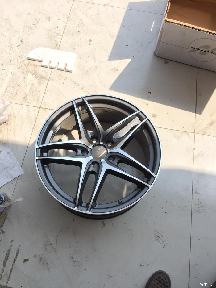 九代雅阁2.0已完美改装18寸235轮毂. 现和大家一起分享