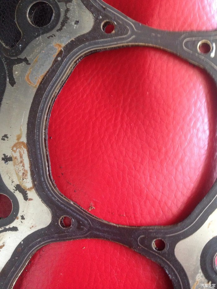 不到两年的车缸盖缸体严重变形厂家拒保