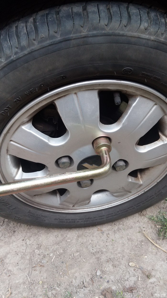 拆轮子螺丝方向