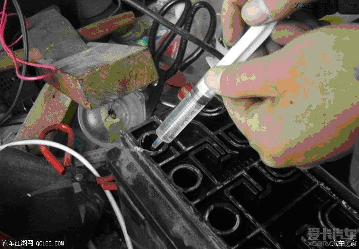 免维护蓄电池加水