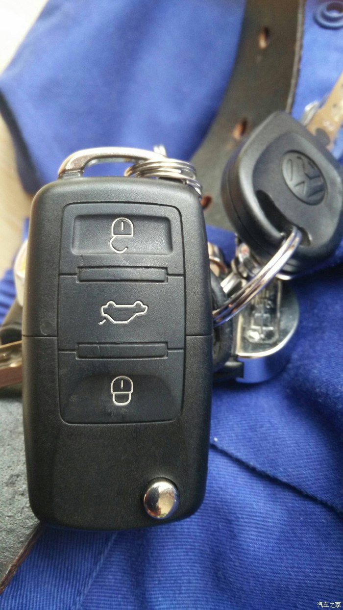请问你们的新捷达遥控钥匙是什么样的