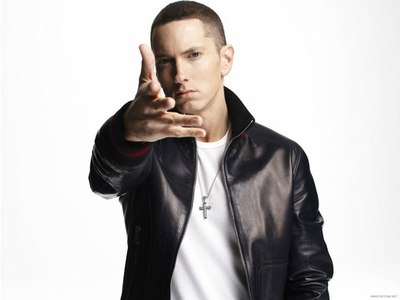 埃米纳姆(eminem),1973年10月17日出生在密苏里州的堪萨斯城,美国歌手