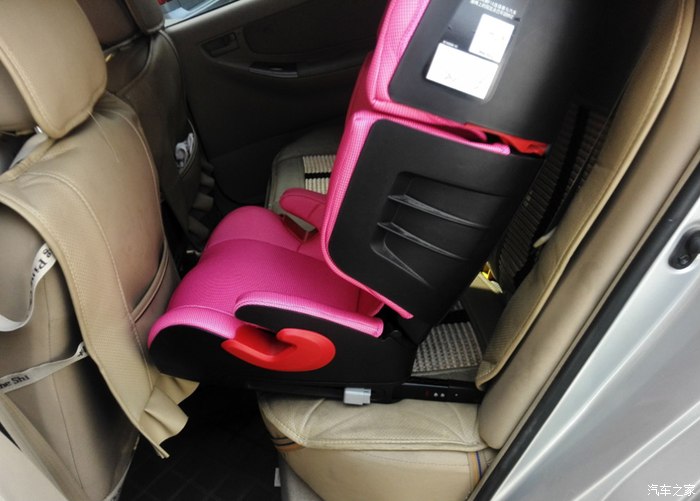 【图】全家总动员, isofix接口安装儿童座椅,求关注!