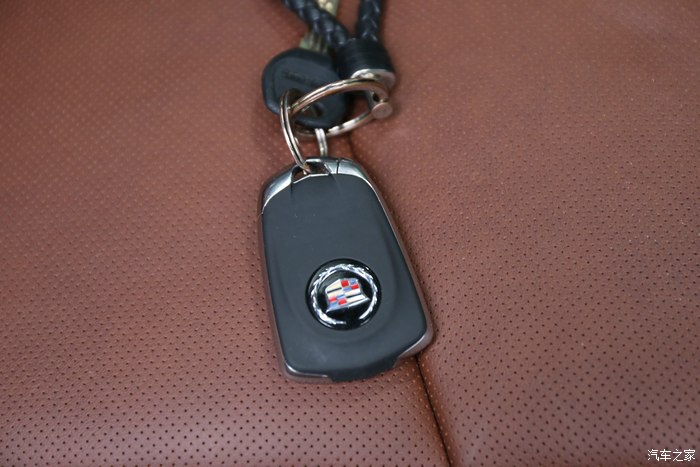 2015款凯迪拉克凯雷德黑色高配提车首发