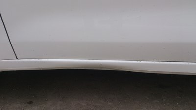 侧裙下面刮凹陷了,怎么修复,得多少软妹子才够.