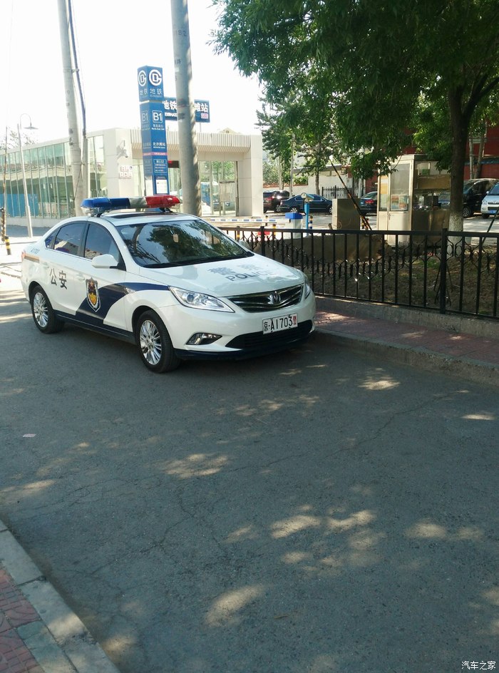 帝都的警车也有逸动的身影!^o