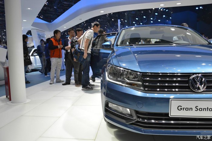 两厢桑塔纳亮相上海车展颜值亮相狗眼啊