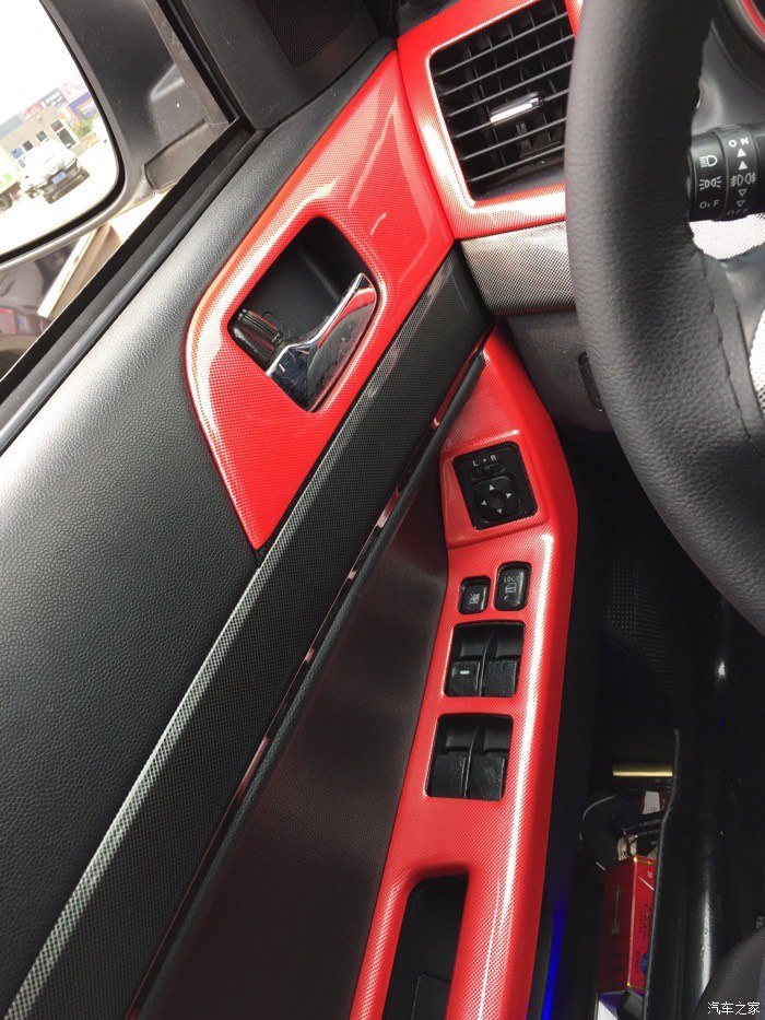翼神米色内饰改红内饰加三表头改装