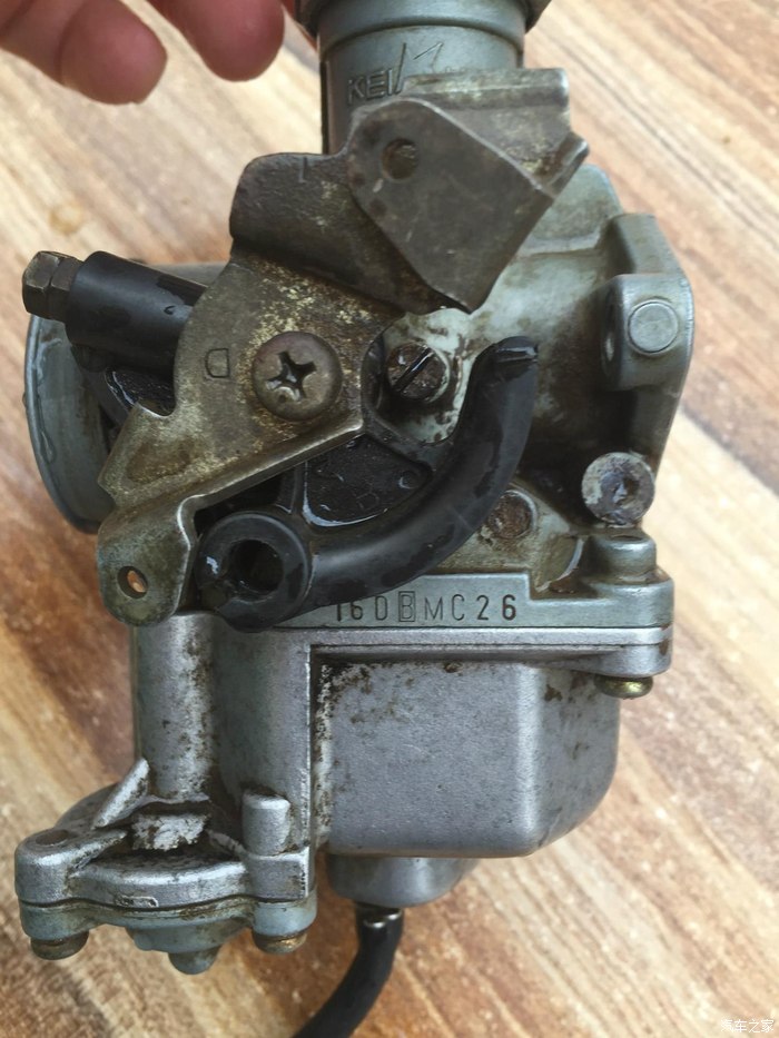 珍藏版98年黑条五羊honda上的原装化油器