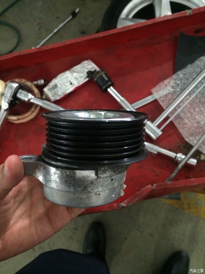 【图】首保换了个张紧轮_奔腾b70论坛_汽车之家论坛