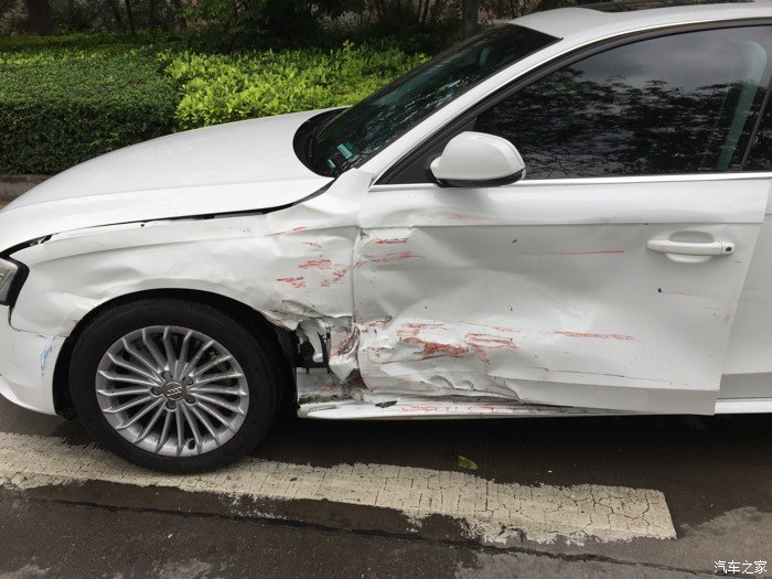 奥迪a4l 被长安撞 这样伤大梁吗求大神回复