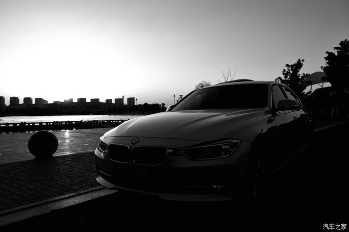 先来一张黑白的