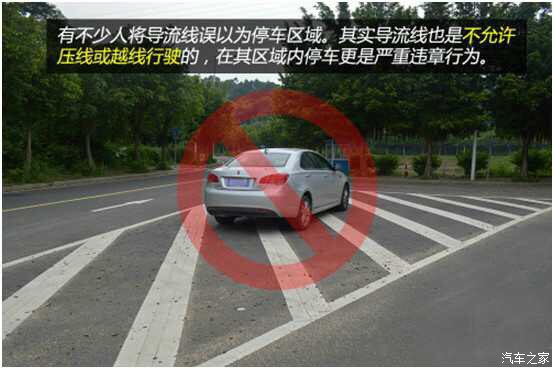 请问这样的路口如何掉头,道路中间的大批量斜线是做什么用?