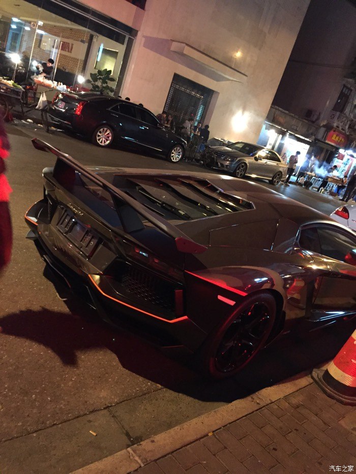 看豪车就是要晚上才行