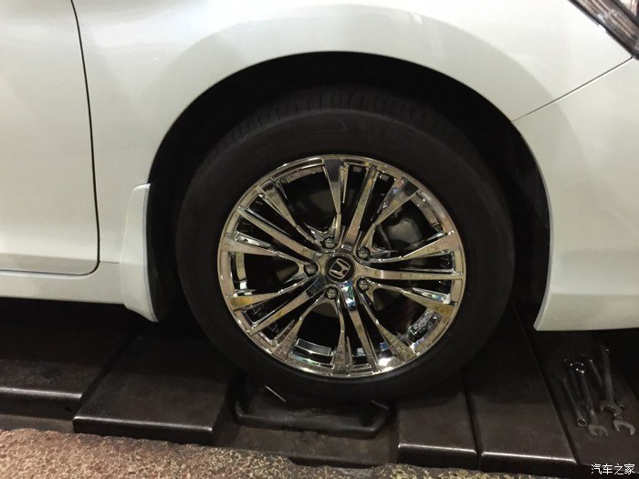 九代雅阁自换电镀轮毂求拍砖