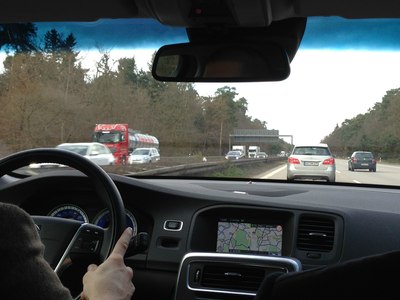 饭后赶路,去拜访一个客户.