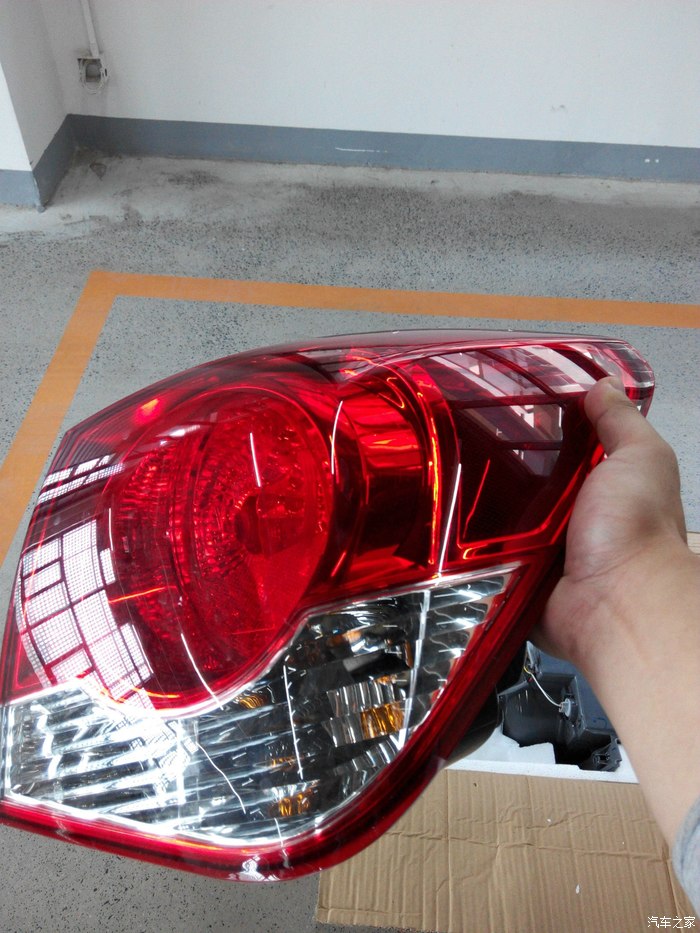 出一套13款科鲁兹拆车尾灯一套.