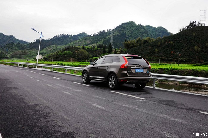 xc60行驶在路上别赶路去感受路多图