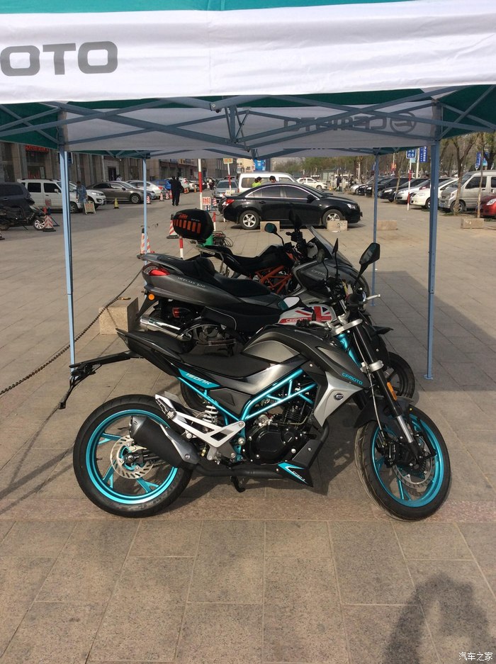 两台春风650nk15款一块提车了!