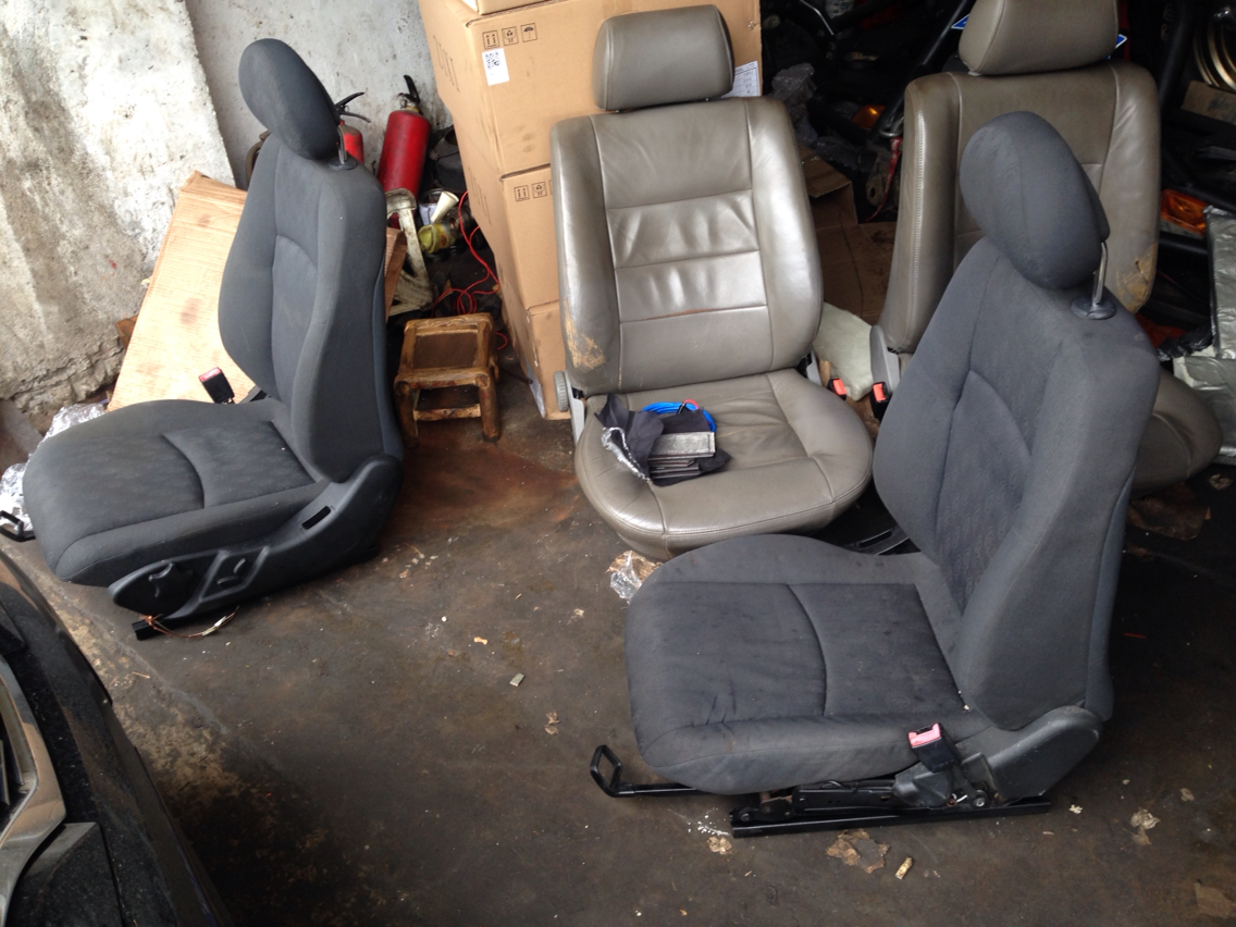 改装座椅已经装上啦,上图大家看看.顺便出原车座椅!