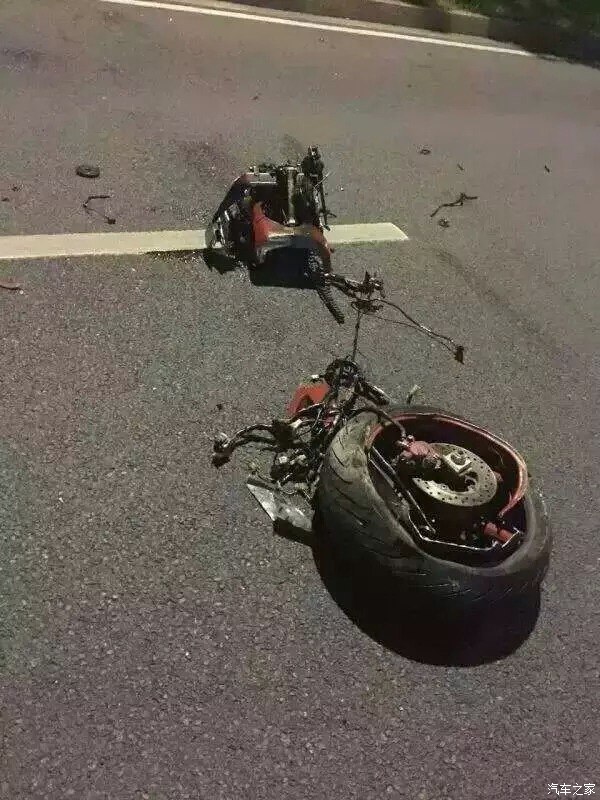 又是雅马哈r1,车毁人亡.