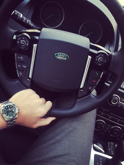 男儿当自强——农村小伙圆路虎梦 提车作业  高清大图 媳妇当车模