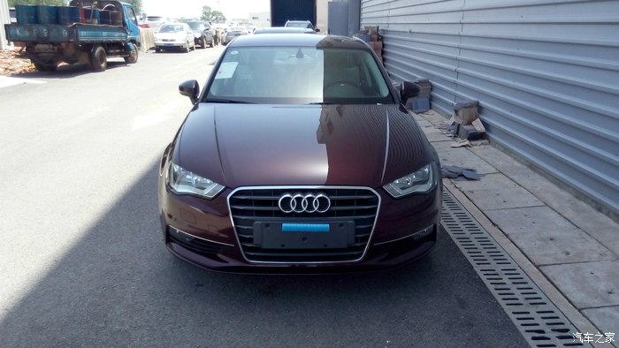 武汉2014款奥迪a3三厢35tfsi紫红色自动进取型提车作业