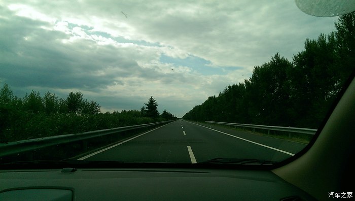 东北边疆纪行下午,我们沿松北大道过江,直接开上绥满高速(g10),朝