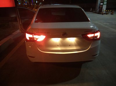 新英朗自动精英,后雾灯和倒车灯问题