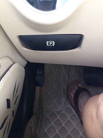 手刹搞得那么复杂又踩又拉,电子版的多好啊!缺点啊!