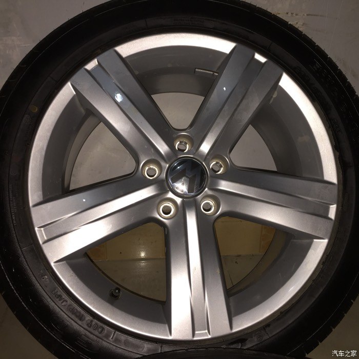 出售一条迈腾配套轮胎215 55 16 普利司通的