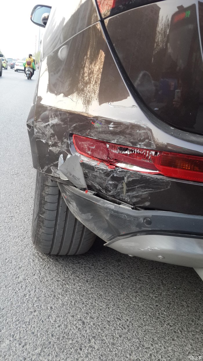 【图】15款q5被追尾,后保险杠和后雾灯换总成多少钱_奥迪q5/q5l论坛