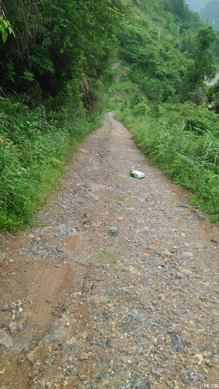 嘉陵超悍骑行帖山道碎石泥土路面