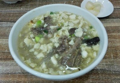 吃饱后继续逛逛消消食 狼牙棒说按摩用从头到尾都带刺怎么拿在手