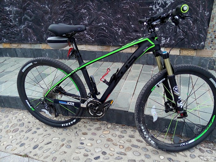 锻炼开始 提喜德盛山霸mt3碳纤维山地车两台作业