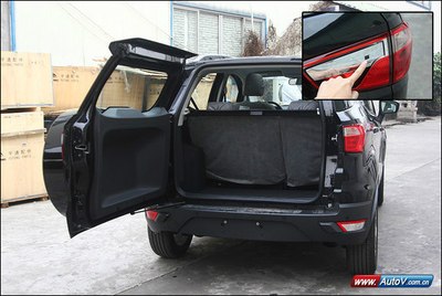 刚才街上遇到辆翼博,突然明白h9和普拉多开门方向的科学性