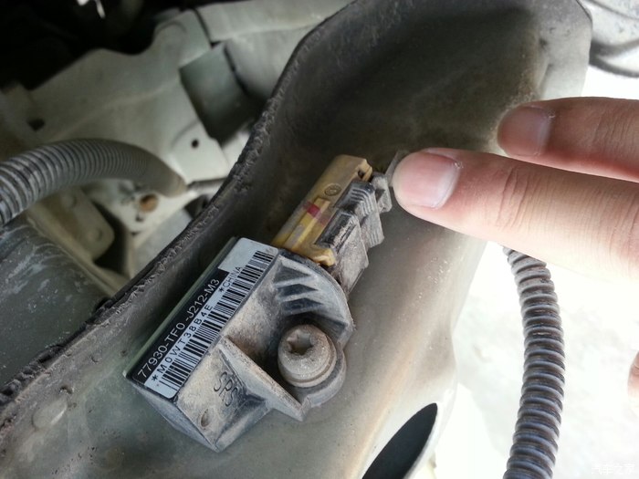 给你们看看锋范的前碰撞传感器