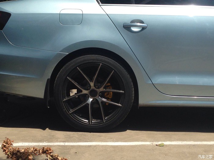 速腾蓝驱改18寸轮毂