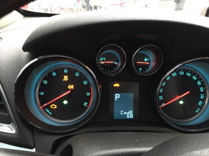 故障报警灯全亮指针全归零r挡为空d挡顿挫强