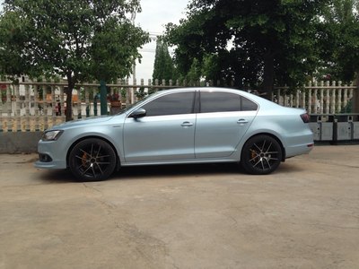 速腾蓝驱改18寸轮毂.