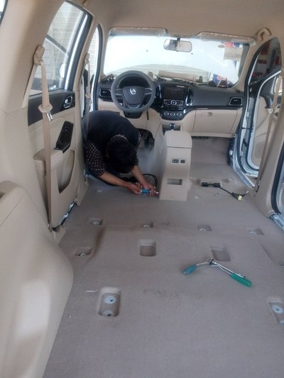 730舒适esp版铺地板革作业,手机发帖求精!_宝骏730论坛_手机汽车之家