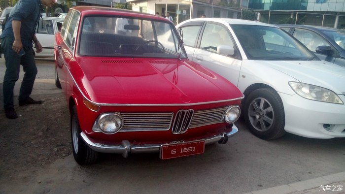 巴铁经典老车之一三系始祖宝马1600