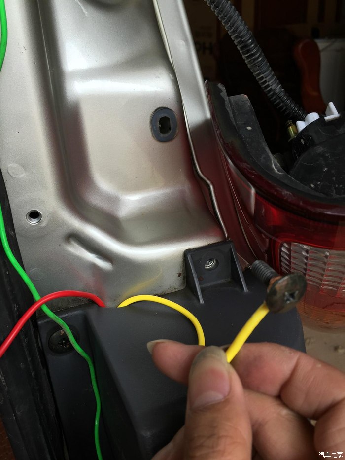 【图】关于安装"流氓倒车灯"的作业(附:海量嫩模私房照)_五菱之光论坛