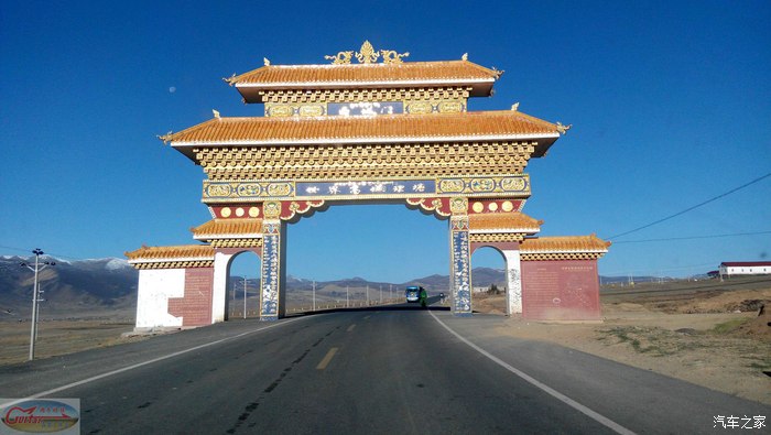 又一个"世界高城理塘" , 这是西城门