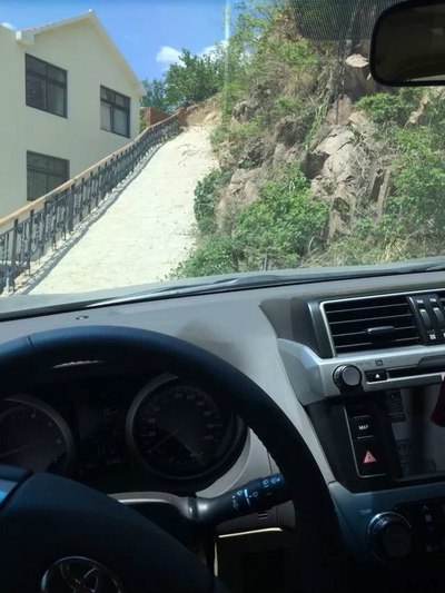 这坡度,有35度了吧?要表上?在线等!